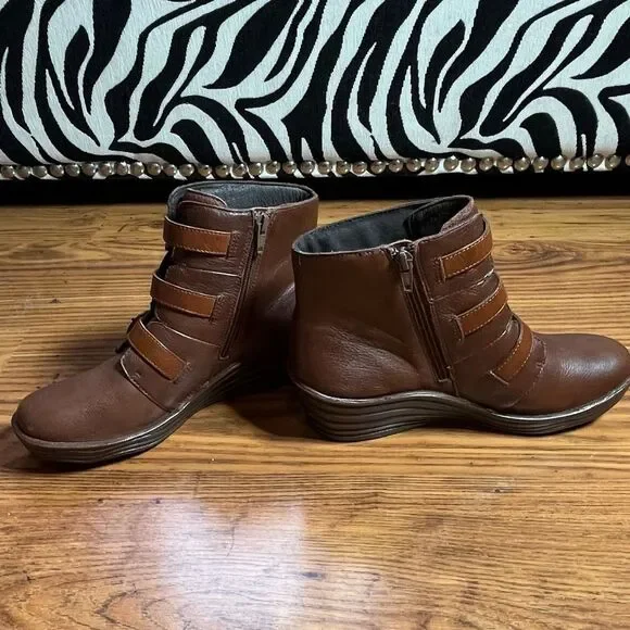 Bionica Brown Woman’s Wedge Buckle Bootie Sz - Picture 2 of 8